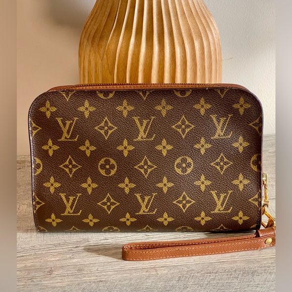 Authentic LOUIS VUITTON Monogram Clutch/ Wristlet - Picture 16 of 16